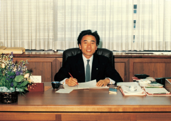 桑田利文理事長が会長に、桑田純一郎常務が理事長に就任