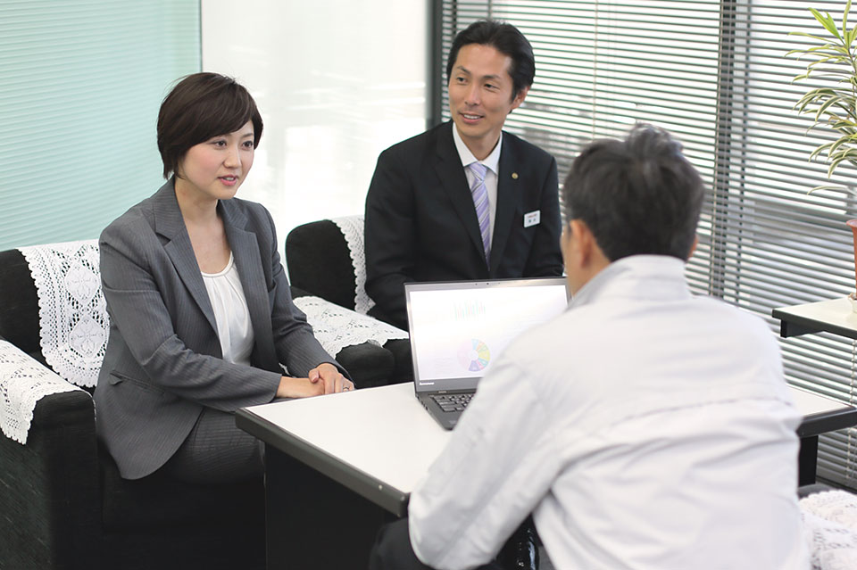 「知的資産経営報告書」（本格版）の作成風景