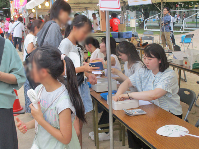 かみかわ夏まつりのボランティアのようす