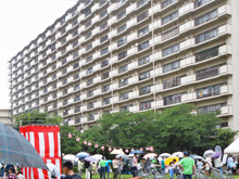 「ハイタウン夏祭り」に加古川東支店職員がスタッフとして参加させていただきました。