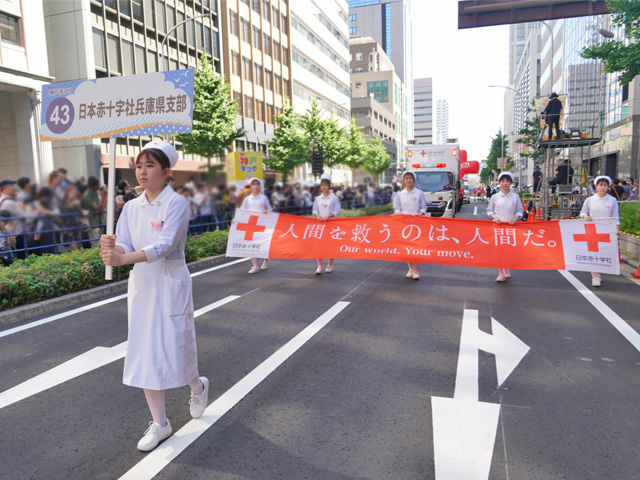 神戸まつり おまつりパレードに「たんよう赤十字奉仕団」として参加させていただきました。
